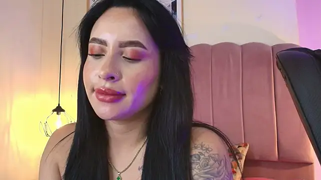 Lisagh_ live cam on StripChat