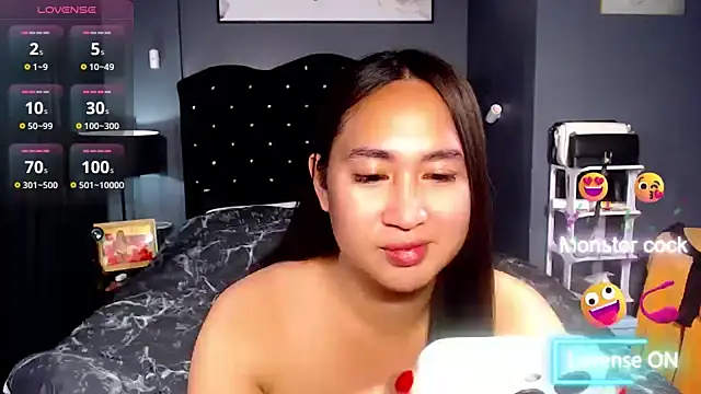 HOTTESTCANDYTS live cam on StripChat
