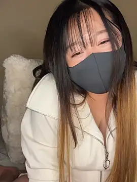 R3_a webcam stripchat model stream image