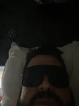 GLOGLOGLOOOO live cam on StripChat