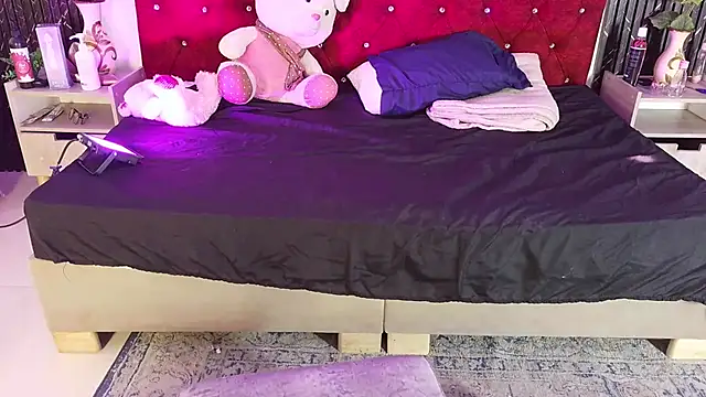 Live webcam show with LiliMilk_21 - Interactive Lovense toys available