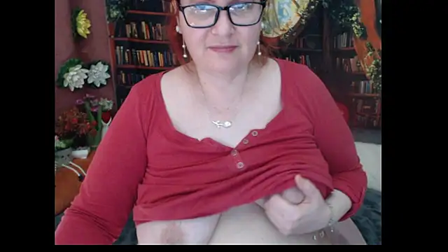 PlayfullMature live cam preview