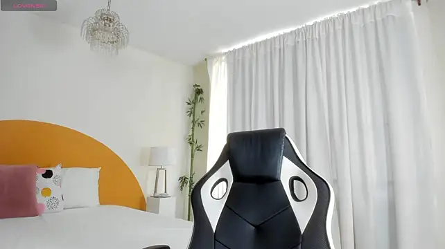 _Emmaa_Queen_ live cam on StripChat