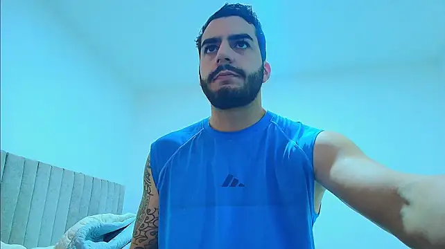 thomas_gun live cam on StripChat