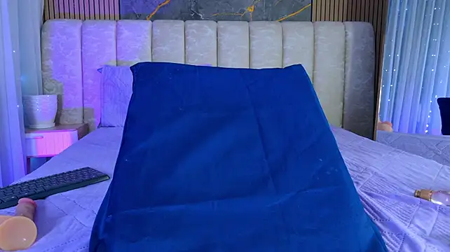 mia_scot live cam on StripChat