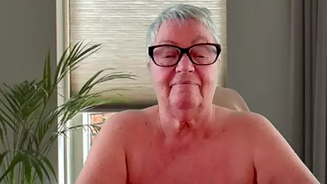 Mystery-Grandmother live cam preview