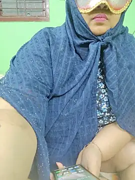 tamil-mayasri (F milf) - Suck boobs