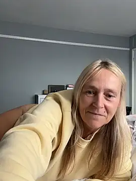 Blondnboujee53