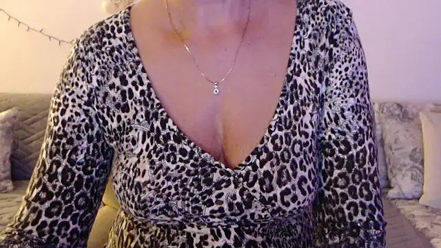 YourfantasyGiuly live cam on StripChat