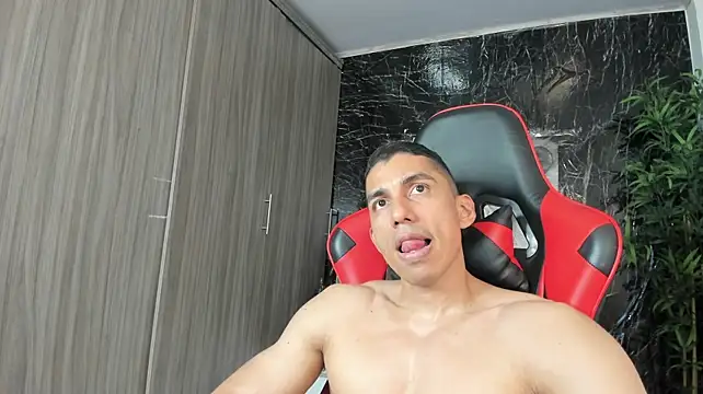 Erik_castle live cam on StripChat