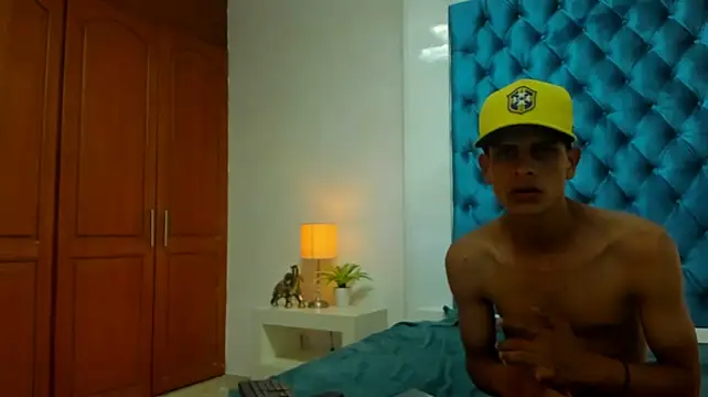 AronHardy live cam on StripChat