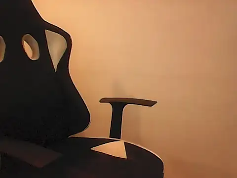 Yorel1109- live cam on StripChat