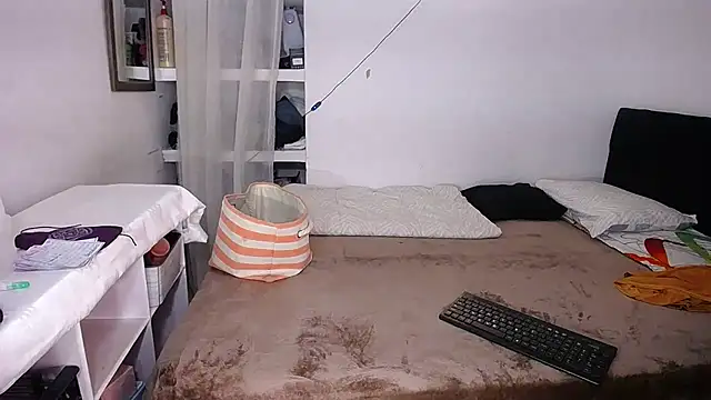 yselahot live cam on StripChat