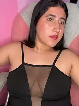 Kiitty_LS live cam on StripChat