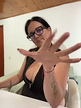 SWEETLILY18 live cam preview