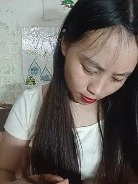 Cherry-squirtt live cam on StripChat