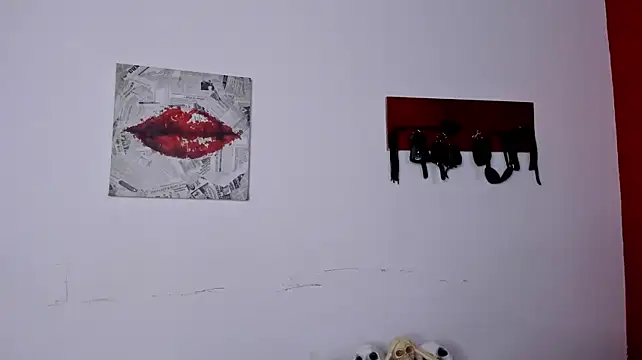 Rousse_baddy live cam on StripChat
