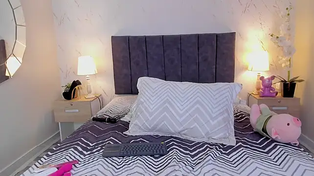 Emilly_Beaumont live cam on StripChat