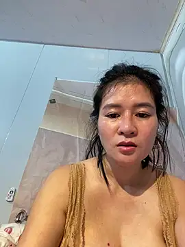 Miuxynh live cam on StripChat