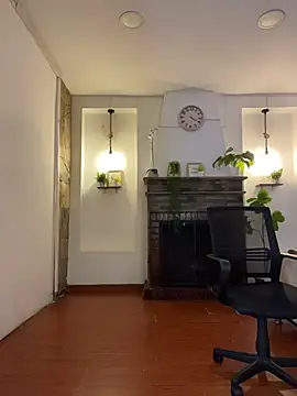 Nahial1 live cam on StripChat