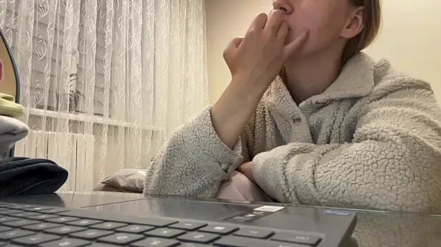 LarissaTewes live cam on StripChat
