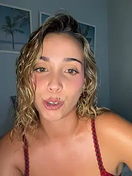 space_couple live cam on StripChat