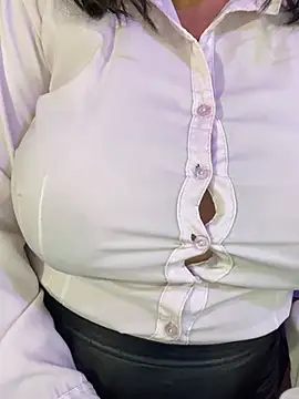 MiiaaJoness live cam on StripChat