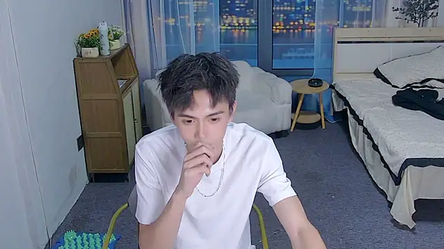 xiaoyang-FF live cam on StripChat