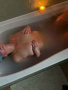 properlynaughty live cam preview