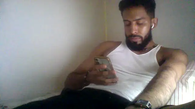 Zyan_Moratto live cam on StripChat