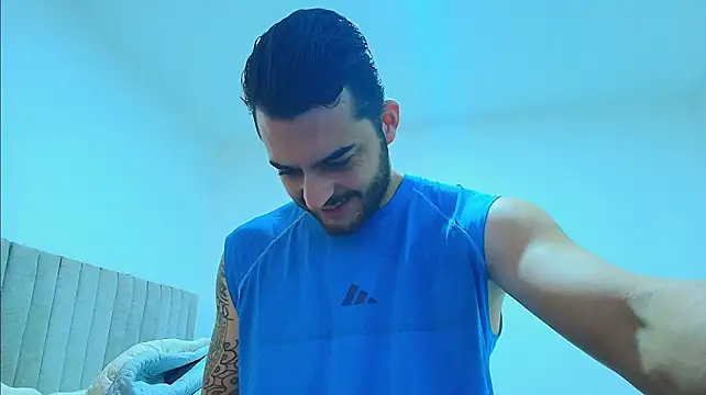 thomas_gun live cam on StripChat