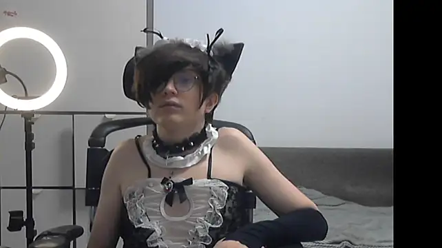 FemboyMiles live cam on StripChat
