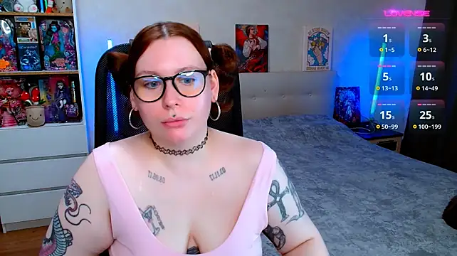 ur_geekgirl live cam on StripChat
