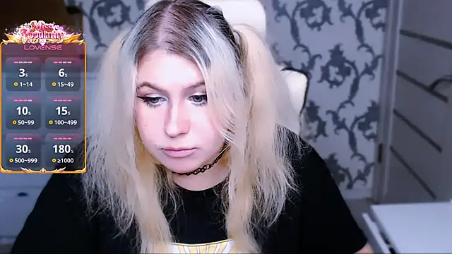 yourkarma_2_0 live cam on StripChat