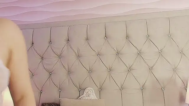 Emely_CaroFg live cam on StripChat