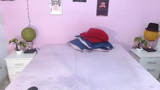 milady_roxx live cam on StripChat