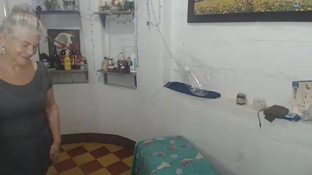 FunnyGrandma live cam on StripChat