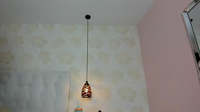 MIA_JONS2 live cam on StripChat