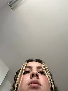 Cloee_Rainbow1 webcam