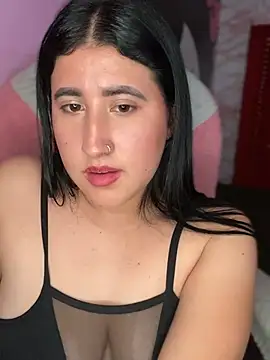 Kiitty_LS live cam on StripChat