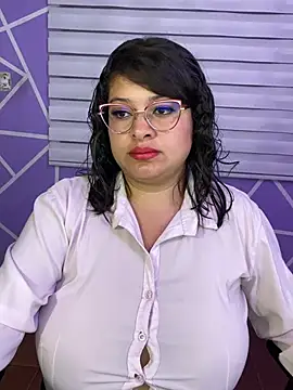 MiiaaJoness live cam on StripChat