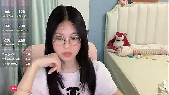 Luna-666 live cam on StripChat