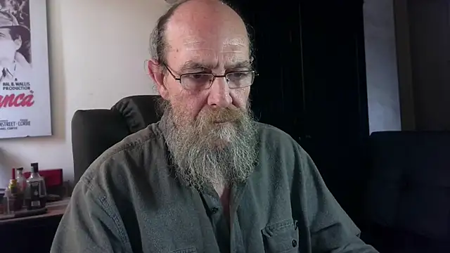 Uncle_Hottie live cam on StripChat