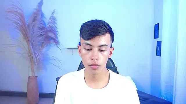 angelocum18 live cam on StripChat