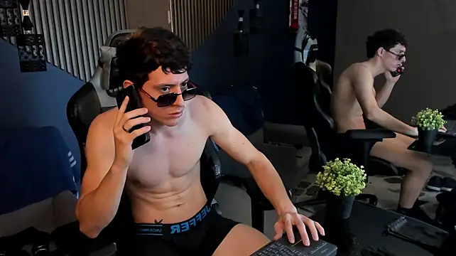 TheGhostforeeonss live cam on StripChat