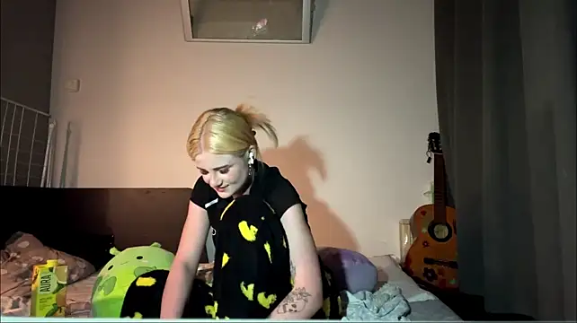 LorineFavaro live cam on StripChat