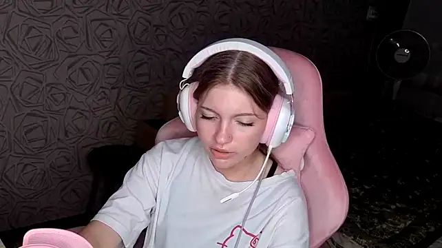 Juliiaa live cam on StripChat