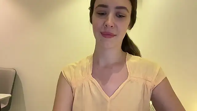 sexyyyhotLillit live cam on StripChat