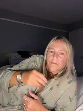 Blondnboujee53