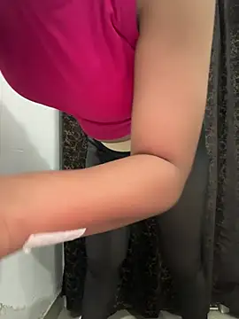 ruhina11 live cam on StripChat